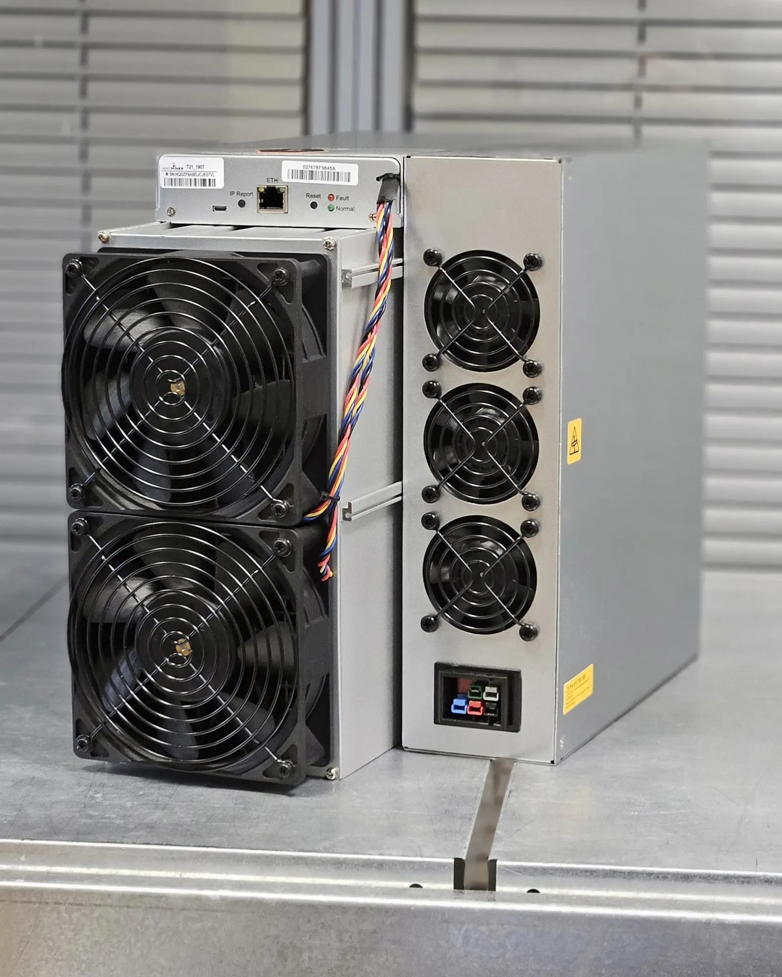 ASIC-майнер Bitmain Antminer T21 180 Th/s